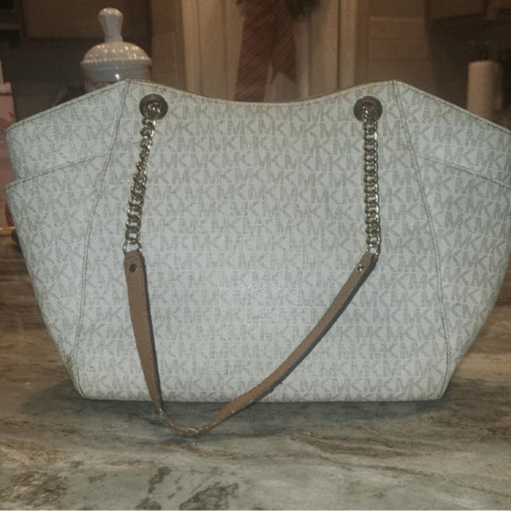 Micheal Kors signature bag and wallet - Picture 2 of 6